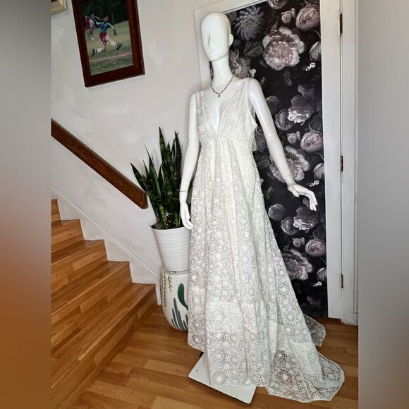 LOVESHACKFANCY Devyn white Gown V-neck Maxi /size 6 - Picture 11 of 17